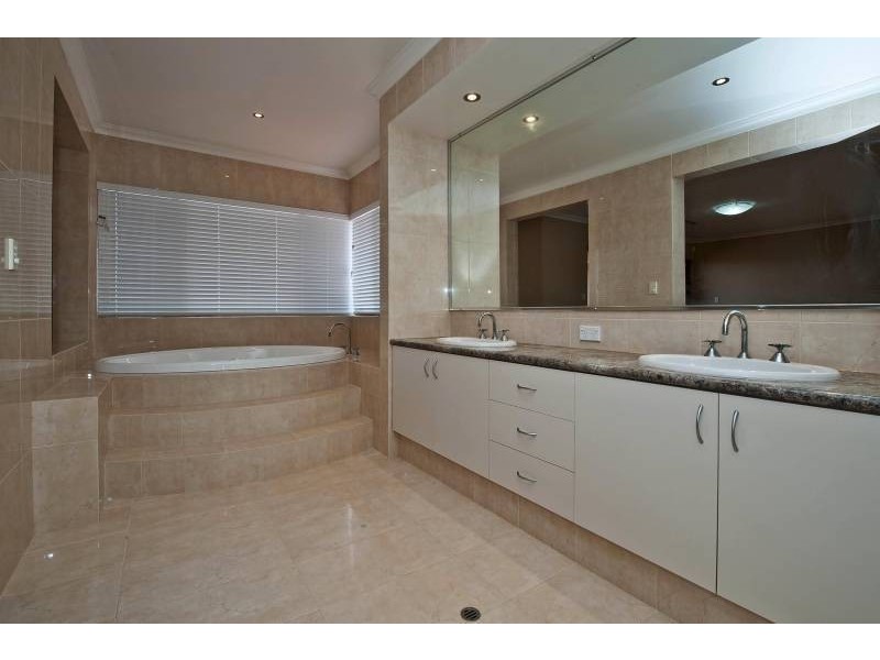 39 Stonewall Circuit, Landsdale WA 6065