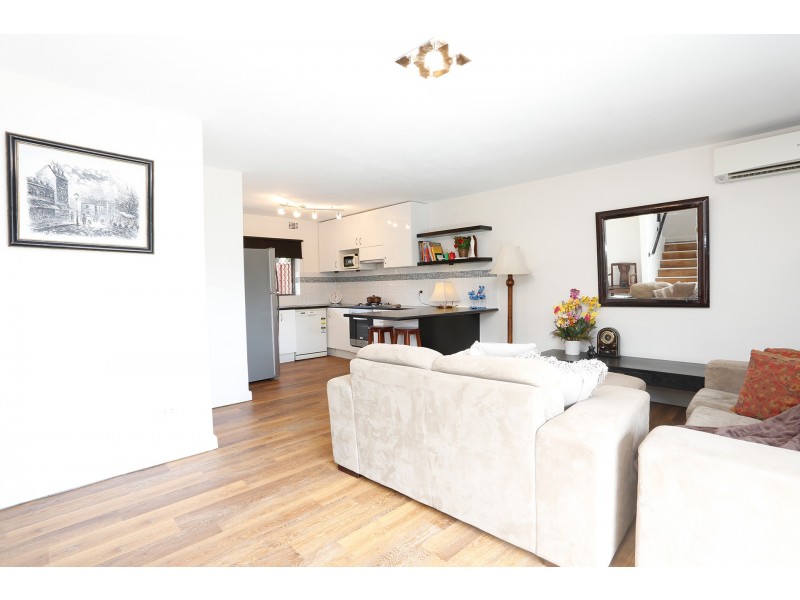 7 Mirreen Court, Karawara WA 6152