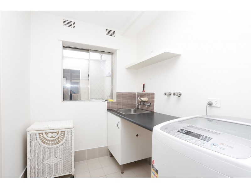 7 Mirreen Court, Karawara WA 6152