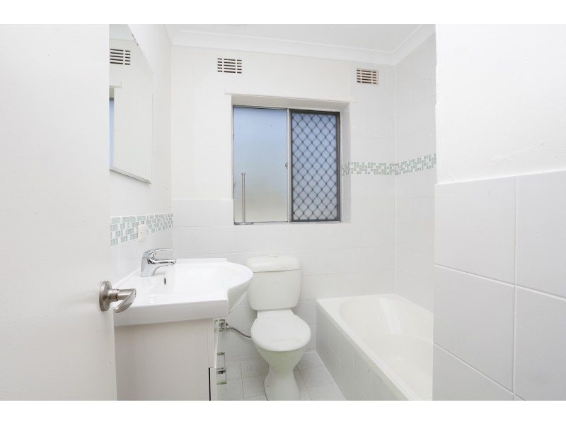 7 Mirreen Court, Karawara WA 6152