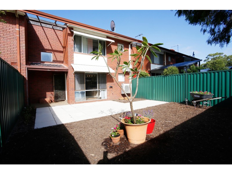 7 Mirreen Court, Karawara WA 6152