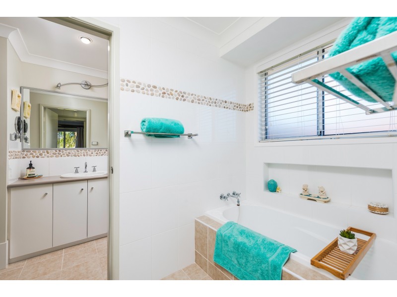 6 Creighton Drive, Medowie NSW 2318