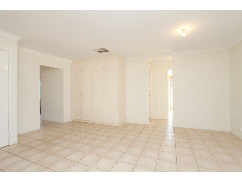 4 Warnt Court, South Guildford WA 6055