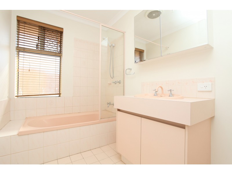 4 Warnt Court, South Guildford WA 6055