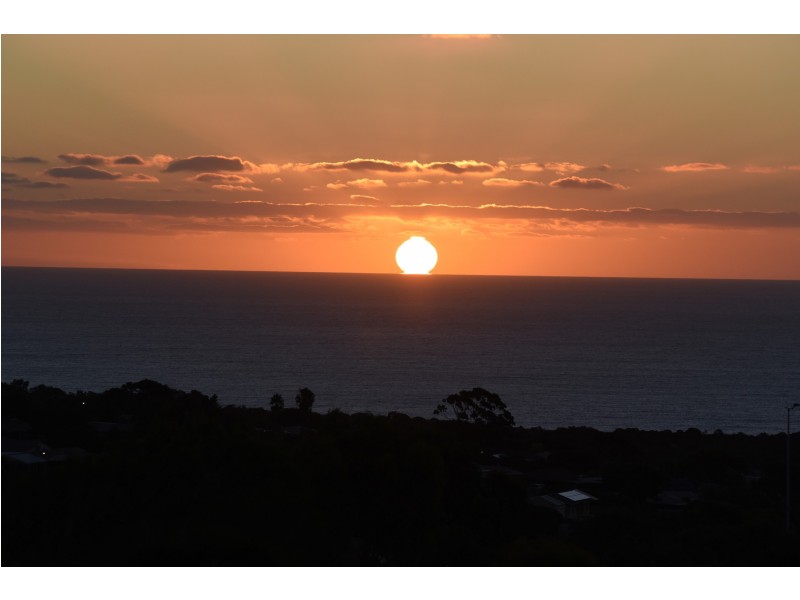 13 Rogana Crescent, Hallett Cove SA 5158