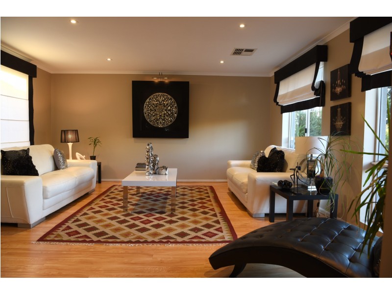 13 Rogana Crescent, Hallett Cove SA 5158