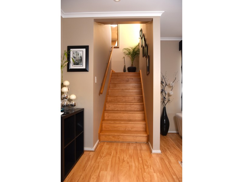 13 Rogana Crescent, Hallett Cove SA 5158