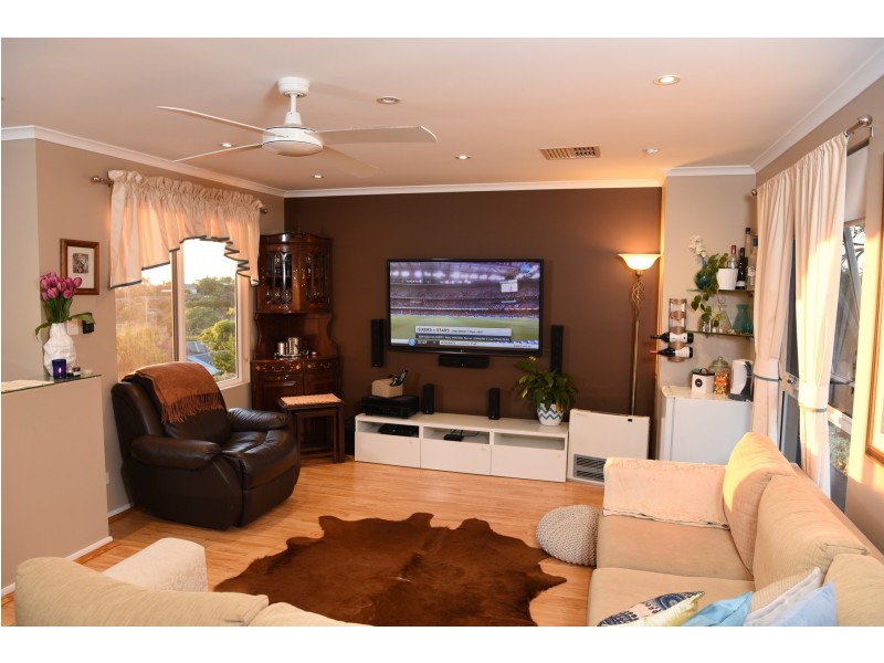 13 Rogana Crescent, Hallett Cove SA 5158