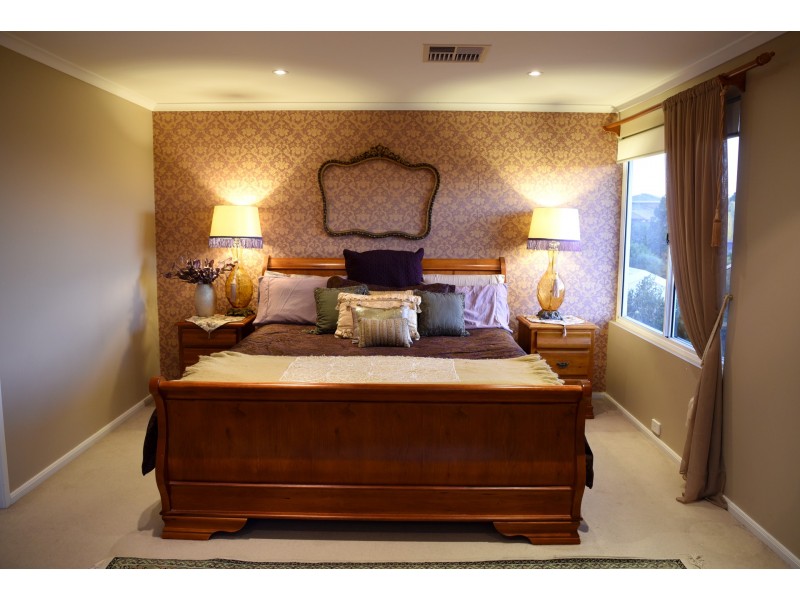 13 Rogana Crescent, Hallett Cove SA 5158