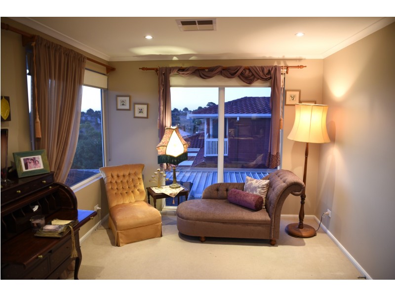 13 Rogana Crescent, Hallett Cove SA 5158