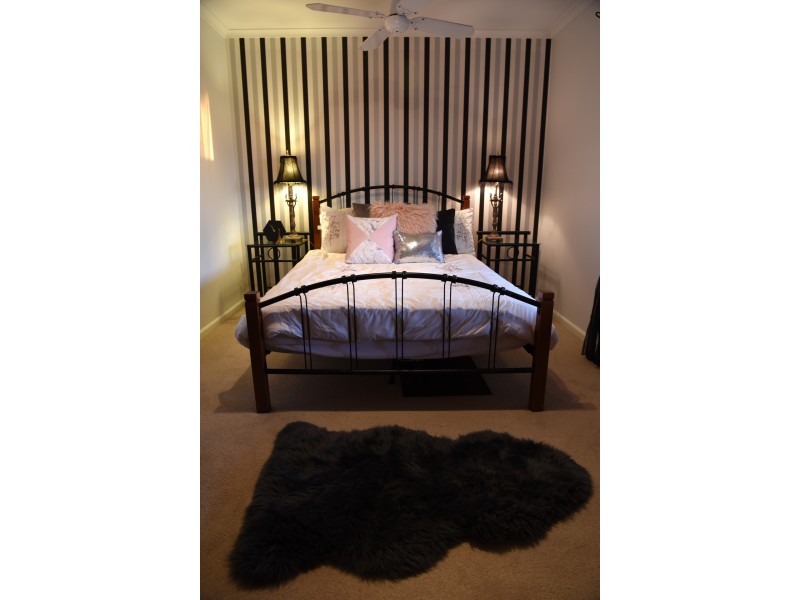 13 Rogana Crescent, Hallett Cove SA 5158