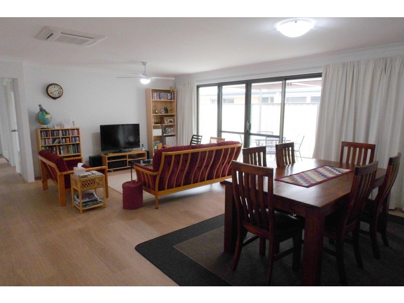 16 Pinegrove Vista, Meadow Springs WA 6210