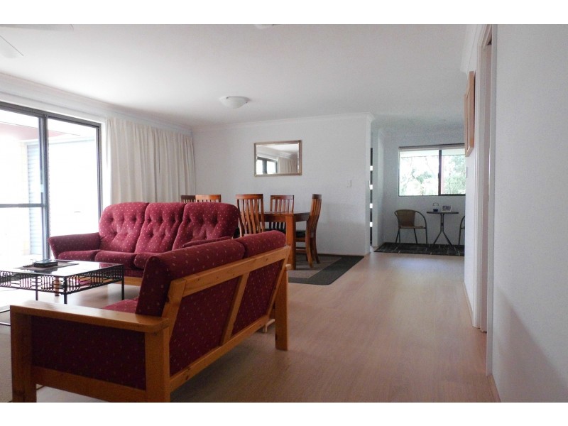 16 Pinegrove Vista, Meadow Springs WA 6210