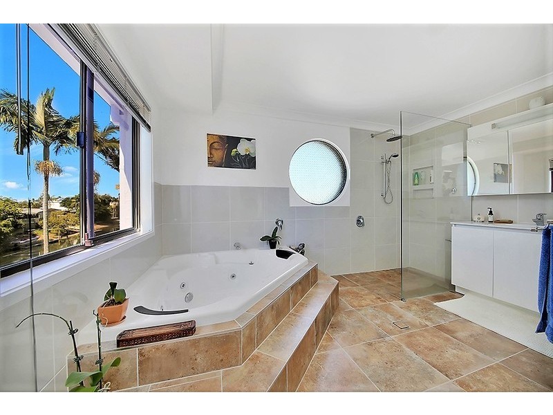 6 Key West, Broadbeach Waters QLD 4218