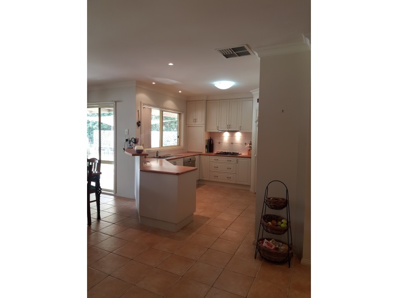 15 Kimball Court, Thurgoona NSW 2640