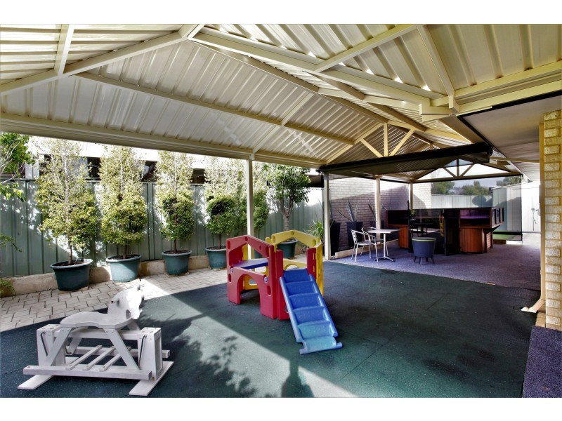 2 Hedges Retreat, Atwell WA 6164