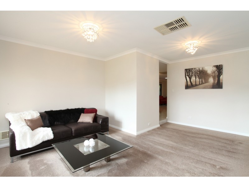 2 Hedges Retreat, Atwell WA 6164
