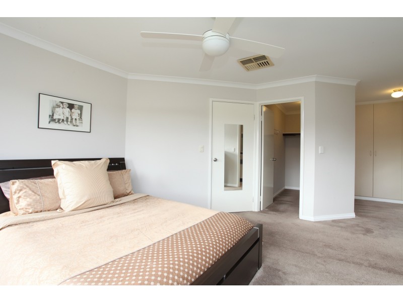 2 Hedges Retreat, Atwell WA 6164