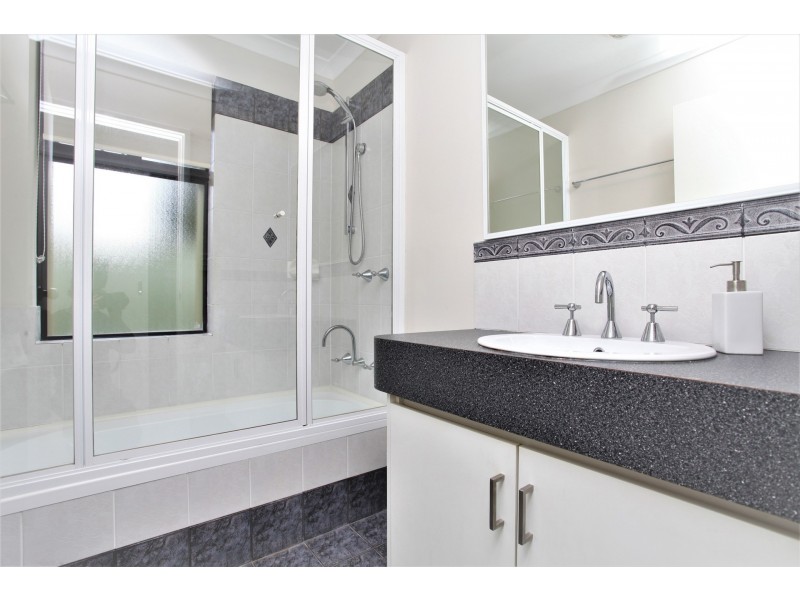 2 Hedges Retreat, Atwell WA 6164