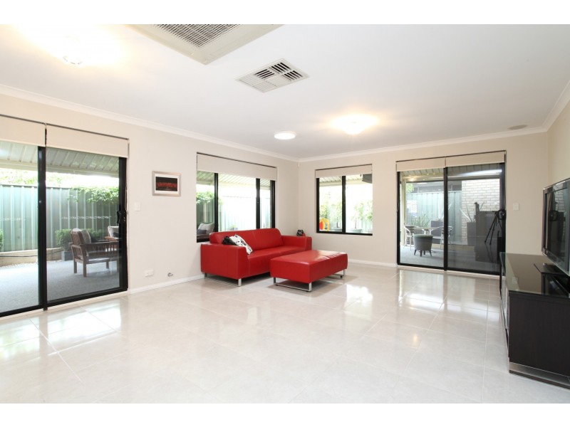 2 Hedges Retreat, Atwell WA 6164