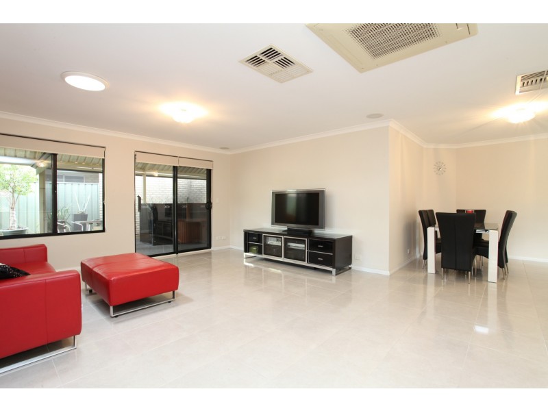 2 Hedges Retreat, Atwell WA 6164