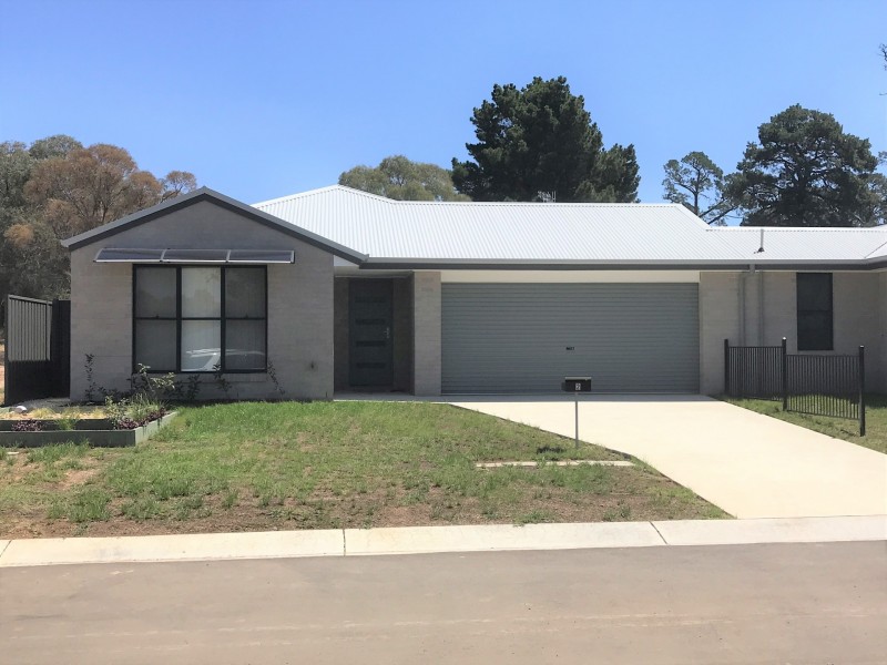 2 Huxtable Place, Goulburn NSW 2580