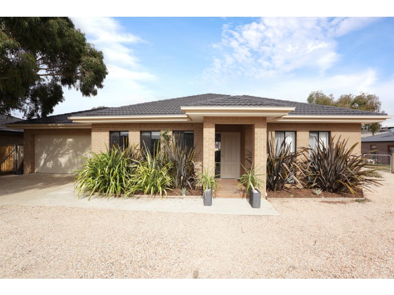 19 Muir Court, Romsey VIC 3434