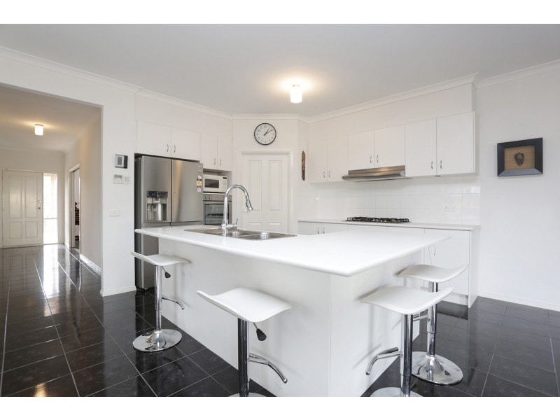 19 Muir Court, Romsey VIC 3434