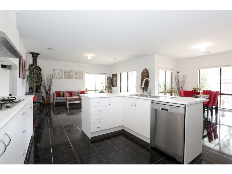 19 Muir Court, Romsey VIC 3434