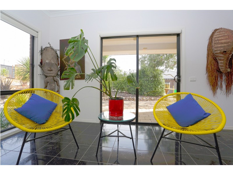 19 Muir Court, Romsey VIC 3434