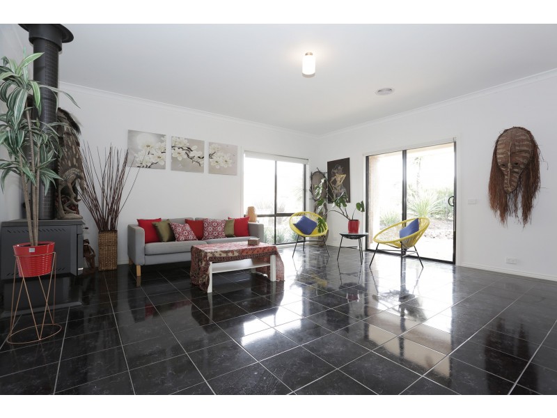 19 Muir Court, Romsey VIC 3434