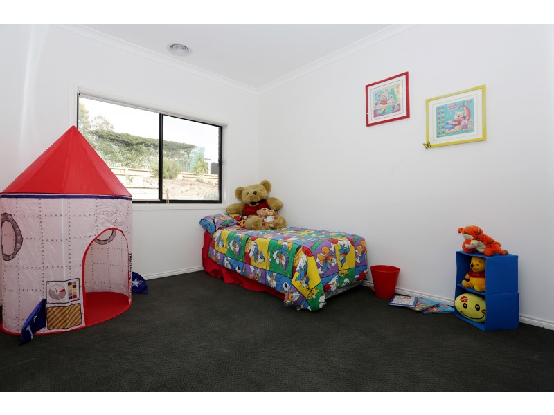 19 Muir Court, Romsey VIC 3434