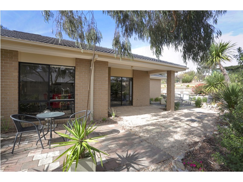 19 Muir Court, Romsey VIC 3434