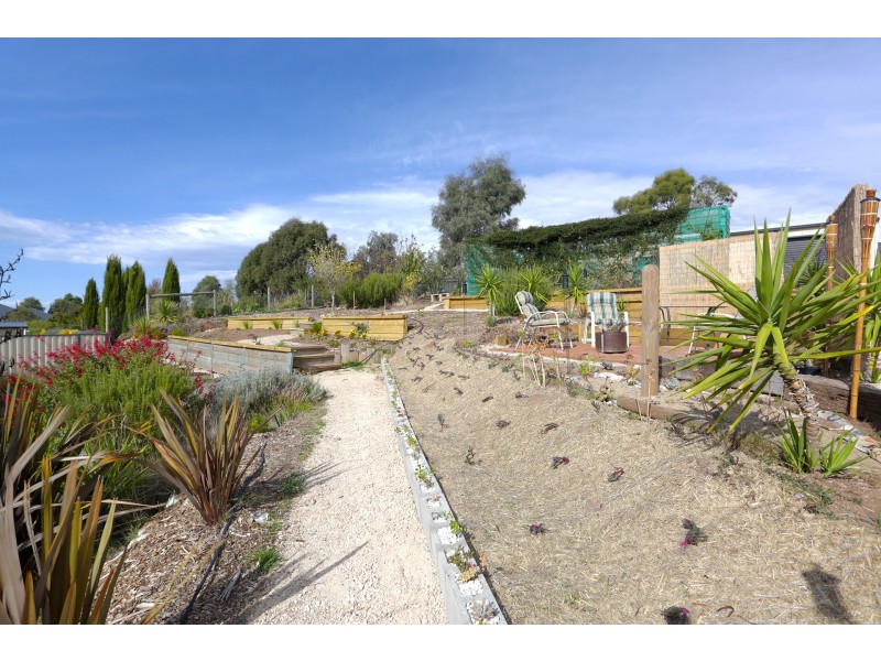 19 Muir Court, Romsey VIC 3434