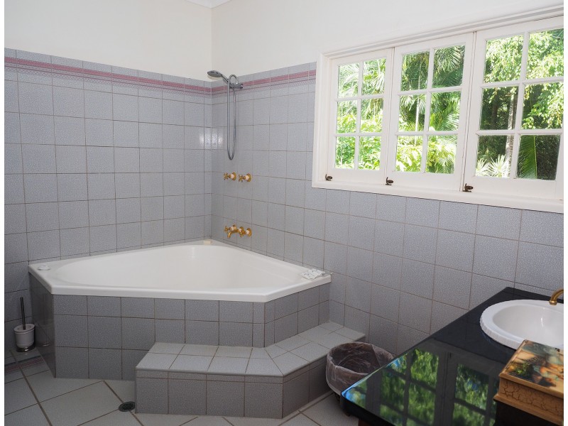 5 Moresby Street, Trinity Beach QLD 4879