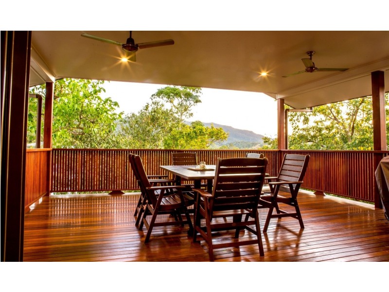 3 Raddle Court, Cannonvale QLD 4802