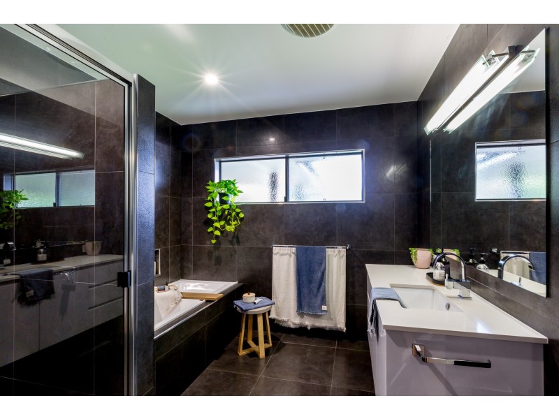 3 Raddle Court, Cannonvale QLD 4802