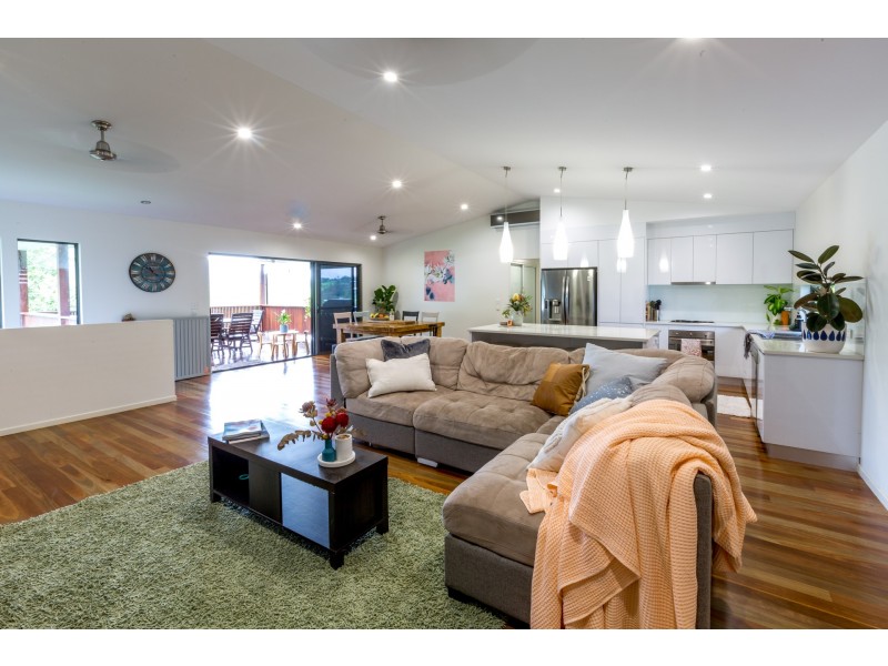 3 Raddle Court, Cannonvale QLD 4802