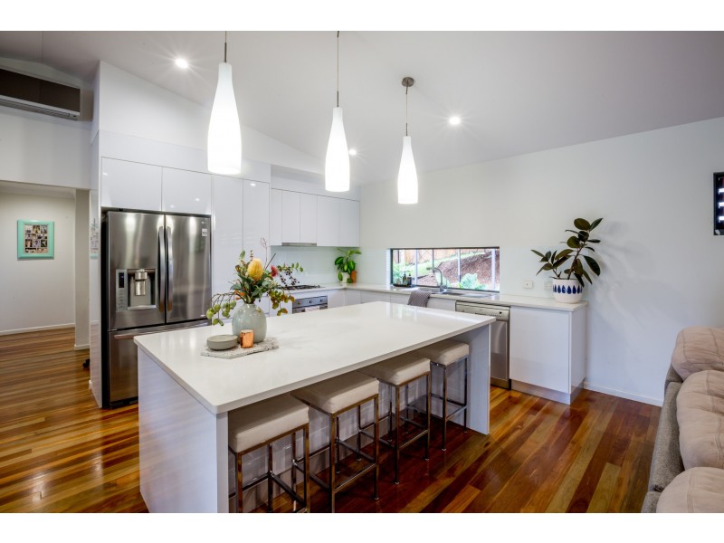 3 Raddle Court, Cannonvale QLD 4802