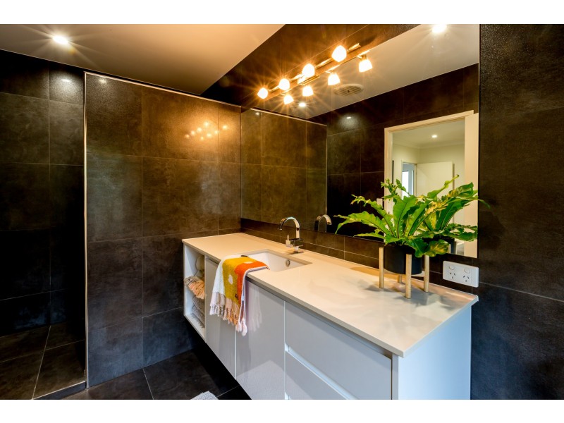 3 Raddle Court, Cannonvale QLD 4802