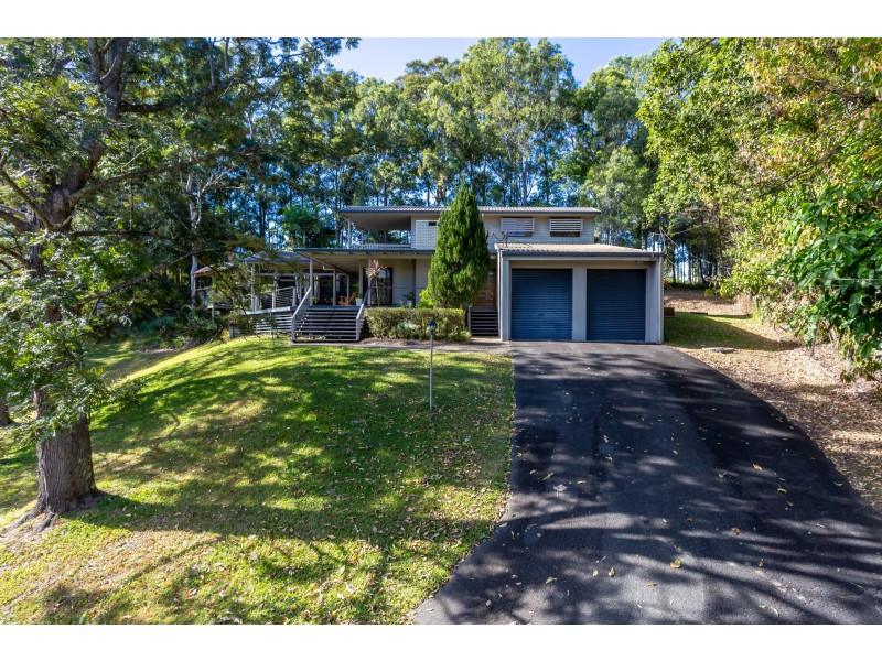 4 Coastview Crescent, Tallai QLD 4213