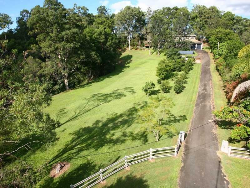 4 Coastview Crescent, Tallai QLD 4213