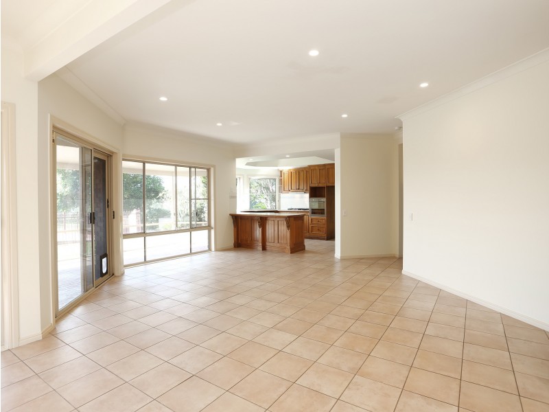 6 Yungaburra Place, Helensvale QLD 4212