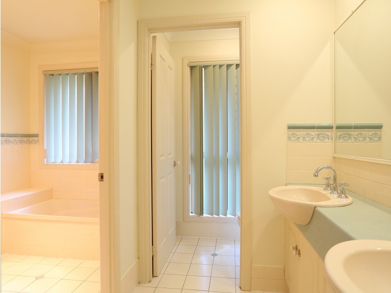 6 Yungaburra Place, Helensvale QLD 4212