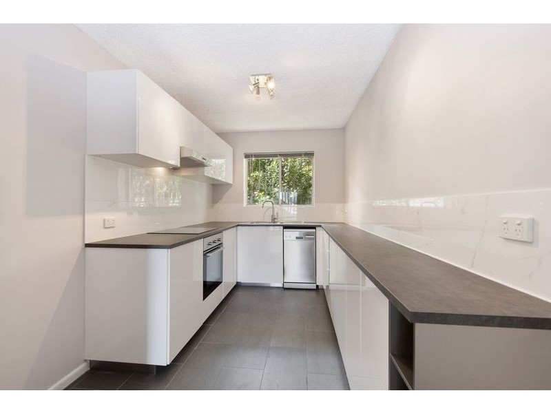 2/10 Stopford Street, Wooloowin QLD 4030