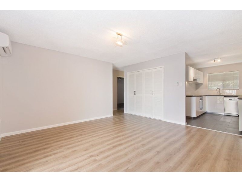 2/10 Stopford Street, Wooloowin QLD 4030