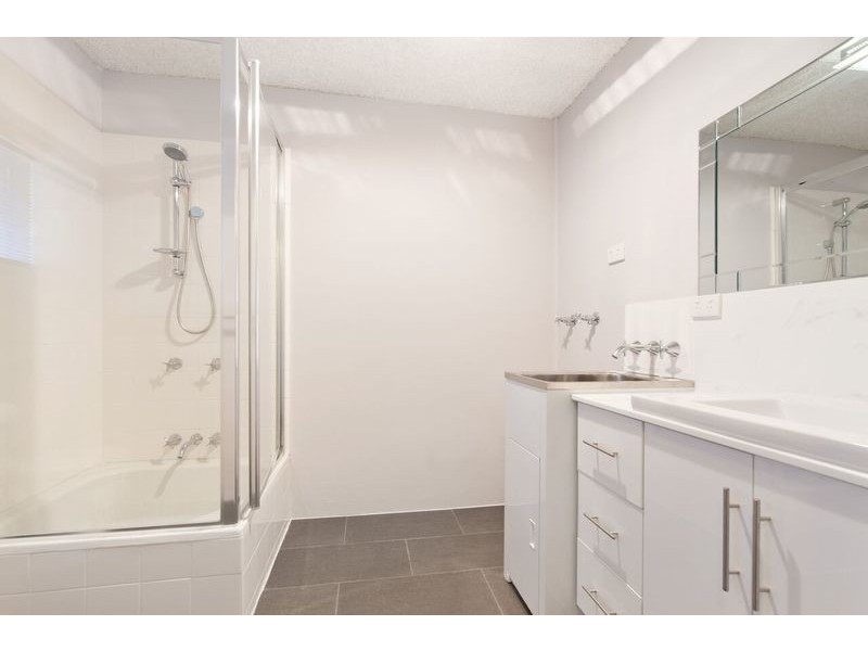 2/10 Stopford Street, Wooloowin QLD 4030