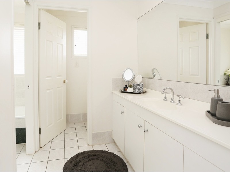 5 Chelsea Court, Carindale QLD 4152