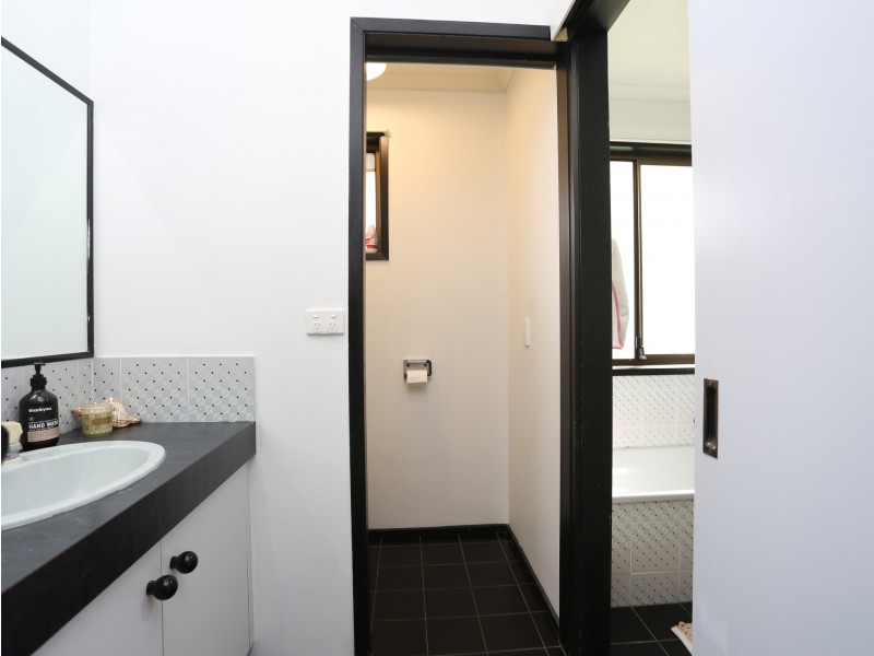 42 Avocado Street, Elanora QLD 4221