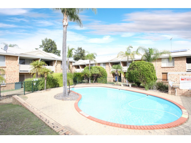 21/2 Pinewood Avenue, Kardinya WA 6163